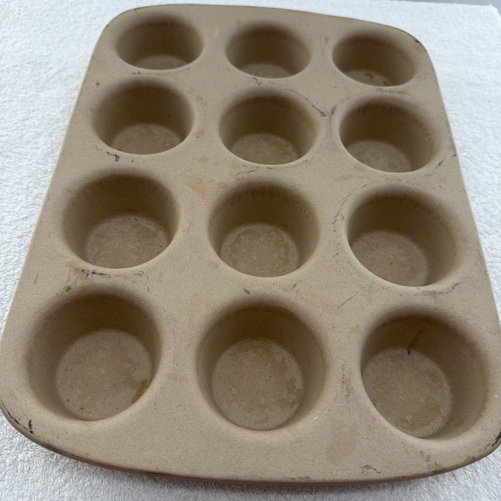 PAMPERED CHEF Heritage Stoneware Collection, Muffin Cupcake Pan, 11" X 15"